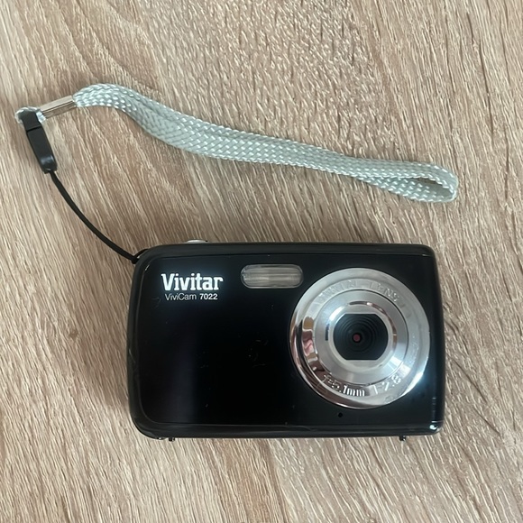 Vivitar ViviCam 7.1 Megapixel Compact Camera - Picture 8 of 14